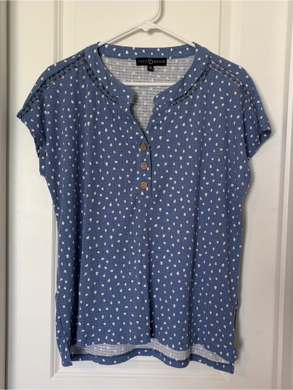 Fred David Blue Dot Short Sleeve Henley Top
Size M